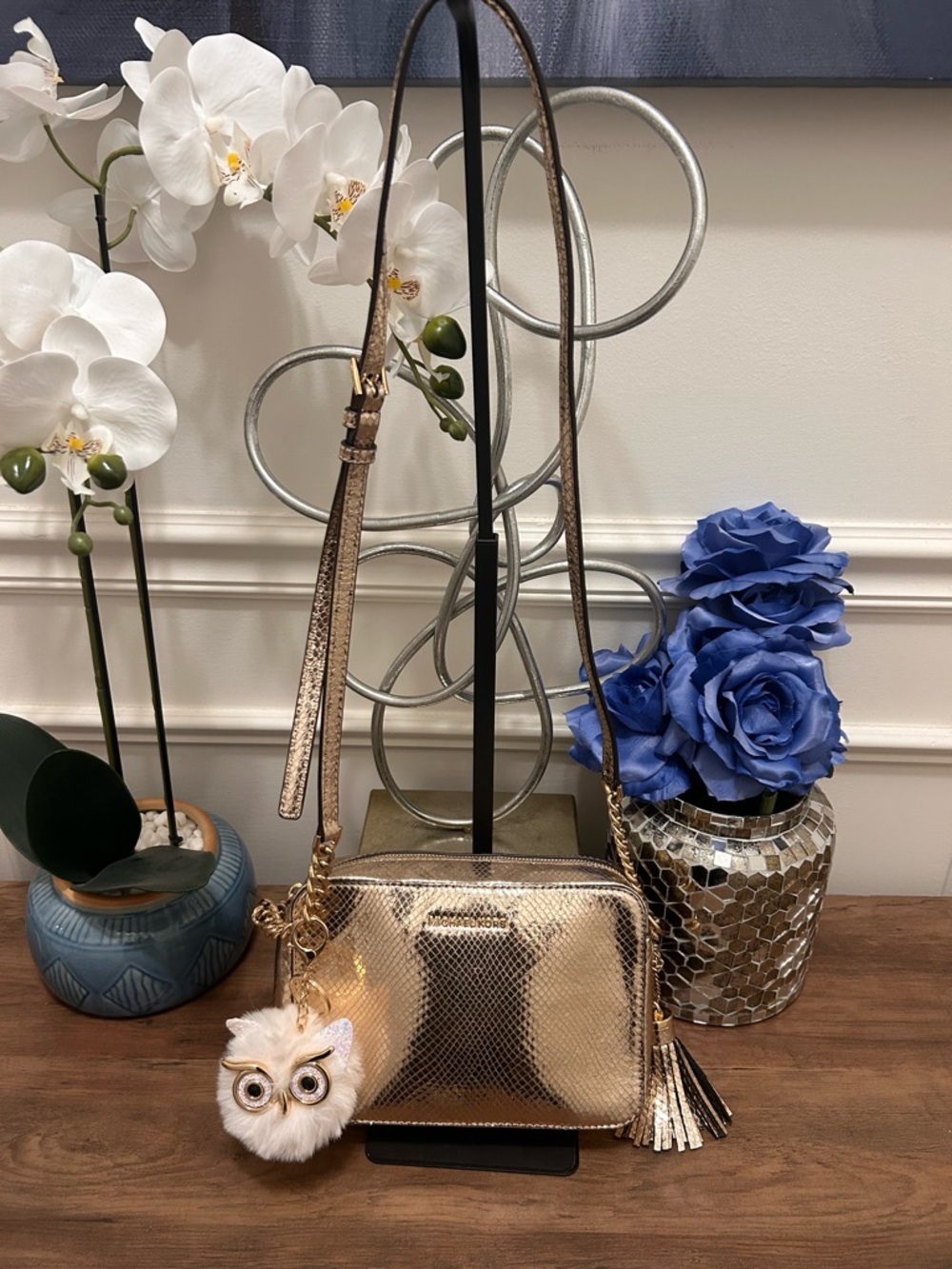 Michael Kors Gold Crossbody Camera Bag With Tassle and Bag Charm - Picture 3 of 11